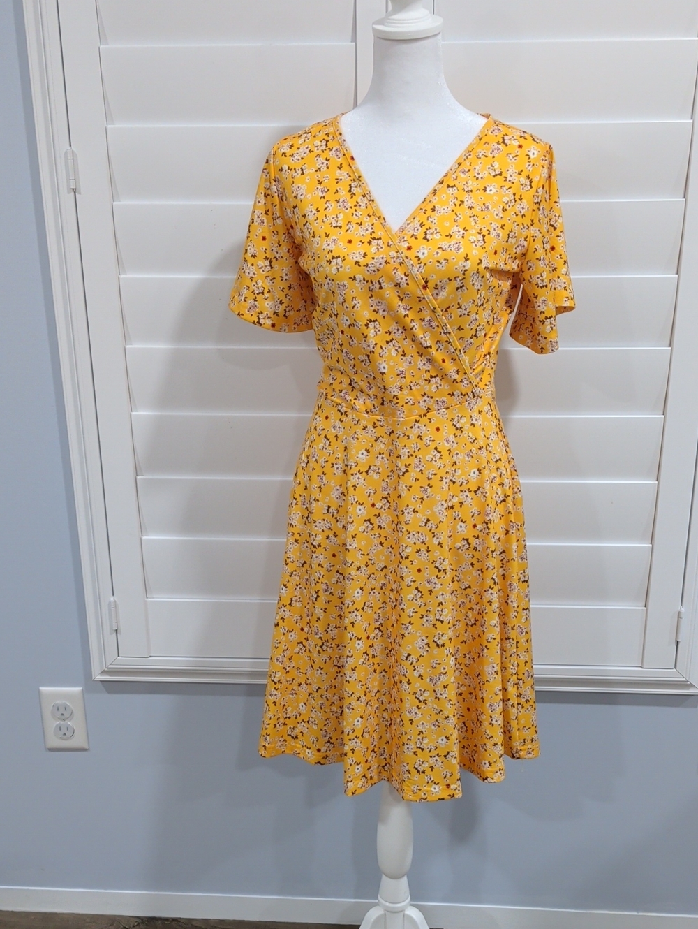 NWOT Women’s Yellow Floral Wrap Dress
